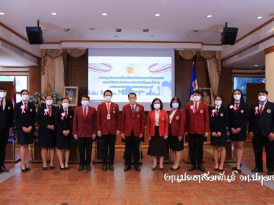 นางสาวตรีนุช  เทียนทอง รัฐมนตรีว่าการกระทรวงศึกษาธิการ ลงพื้นที่ตรวจเยี่ยมที่สถานีบริการน้ำมัน ปตท.ราชพฤกษ์ กม.35