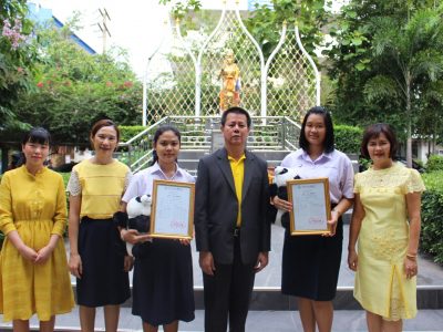 <i class=”far fa-edit”></i> มอบเกียรติบัตรภาษาจีน 2562
