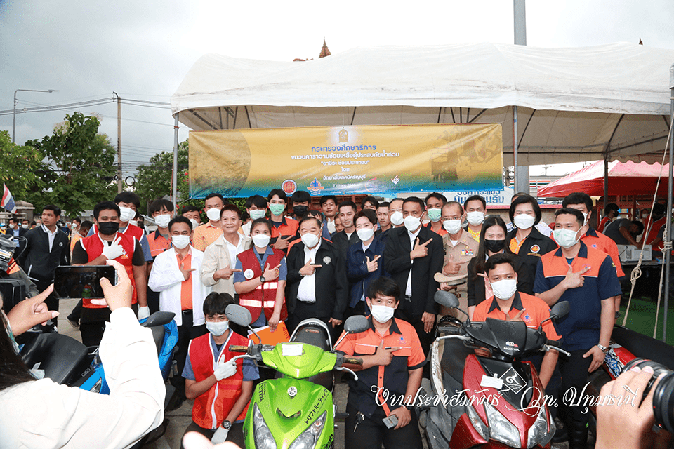 พลเอก ประวิตร วงษ์สุวรรณ ตรวจเยี่ยมน้ำท่วม